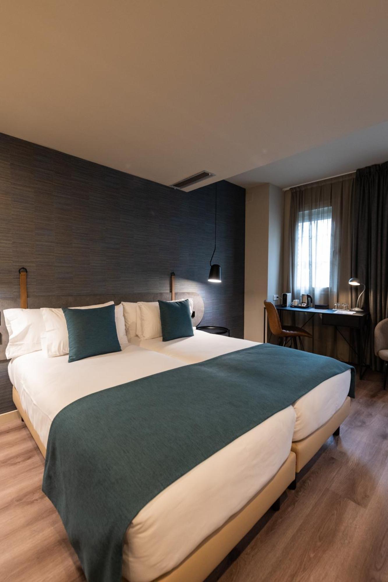 Atenea Rekord Suites Barcelona Exteriör bild
