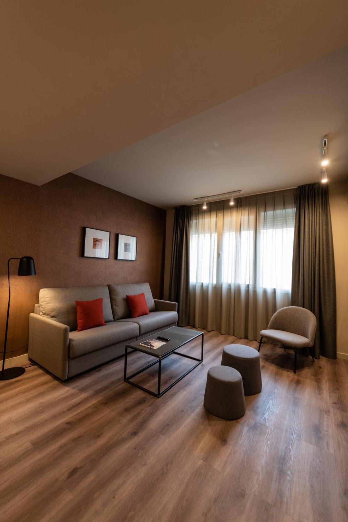 Atenea Rekord Suites Barcelona Exteriör bild