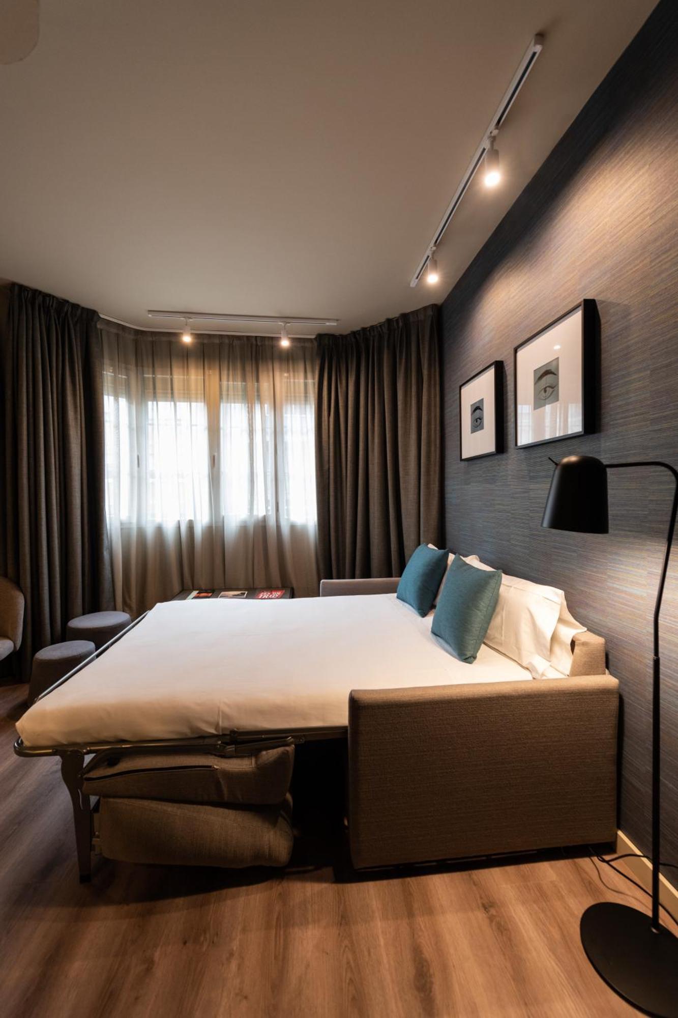 Atenea Rekord Suites Barcelona Exteriör bild