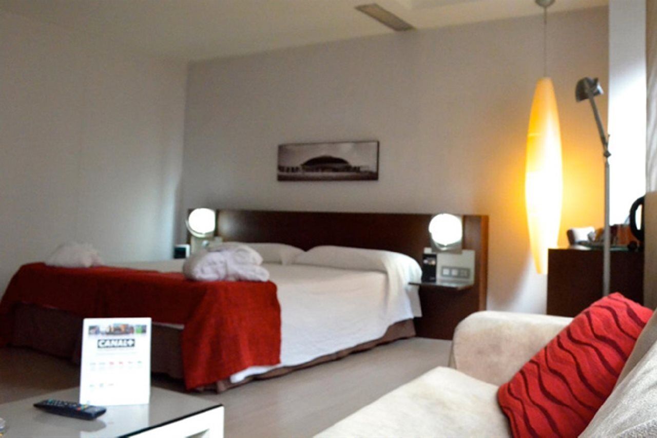 Atenea Rekord Suites Barcelona Exteriör bild